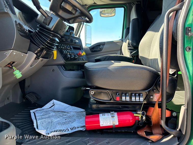 image for item EC3907 2020 International LT625 semi truck