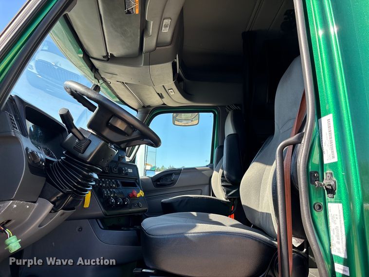 image for item EC3907 2020 International LT625 semi truck