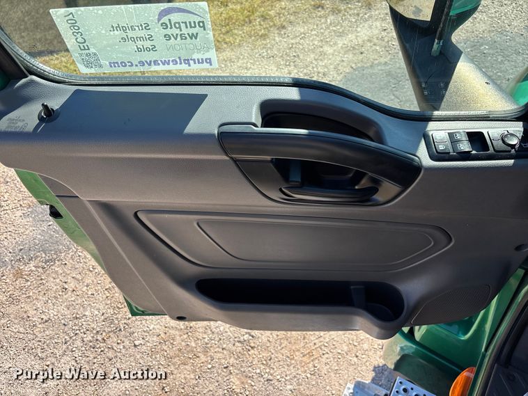 image for item EC3907 2020 International LT625 semi truck