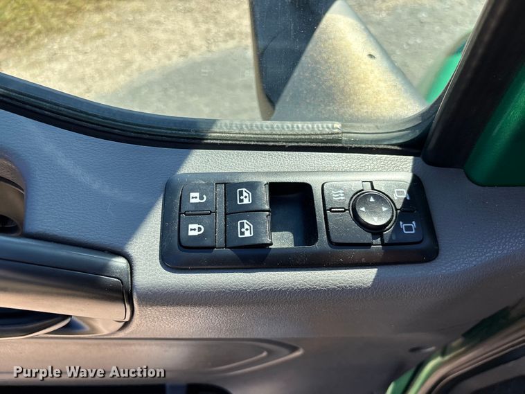 image for item EC3907 2020 International LT625 semi truck