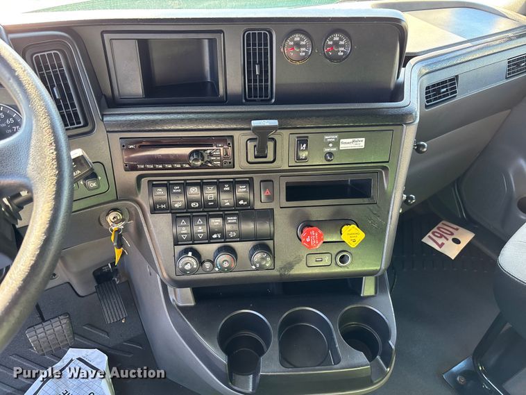 image for item EC3907 2020 International LT625 semi truck