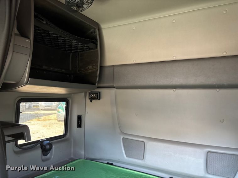 image for item EC3907 2020 International LT625 semi truck