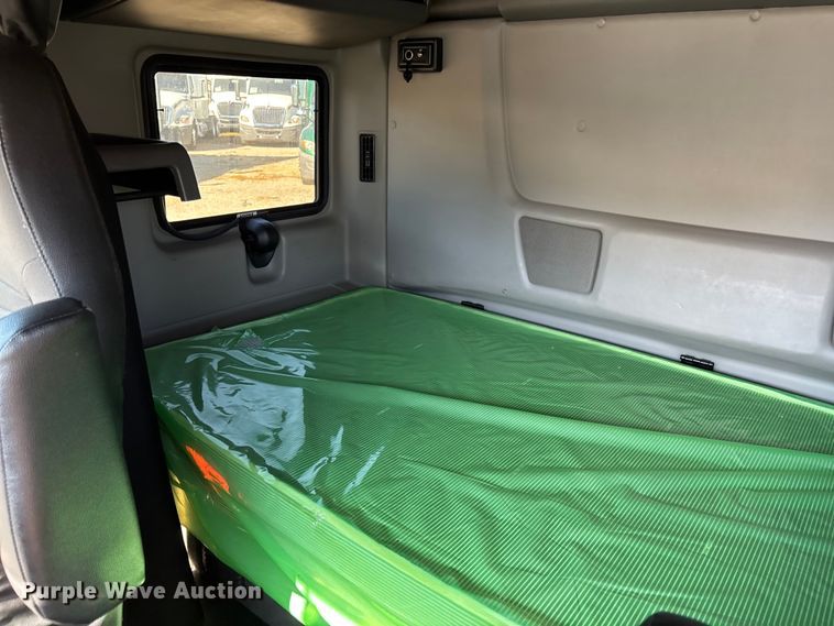 image for item EC3907 2020 International LT625 semi truck