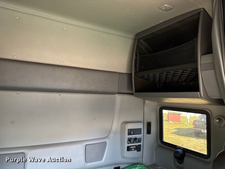 image for item EC3907 2020 International LT625 semi truck