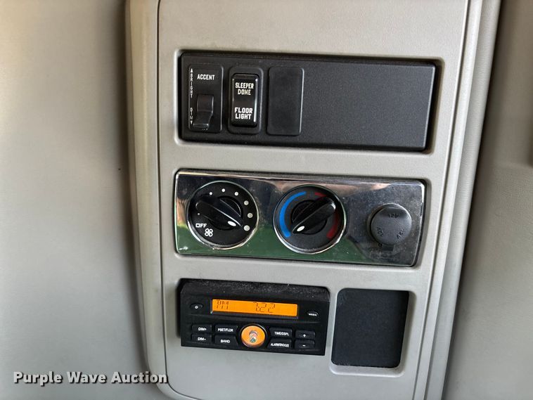 image for item EC3907 2020 International LT625 semi truck