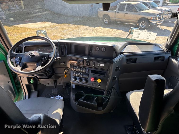 image for item EC3907 2020 International LT625 semi truck