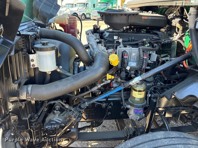 image for item EC3907 2020 International LT625 semi truck