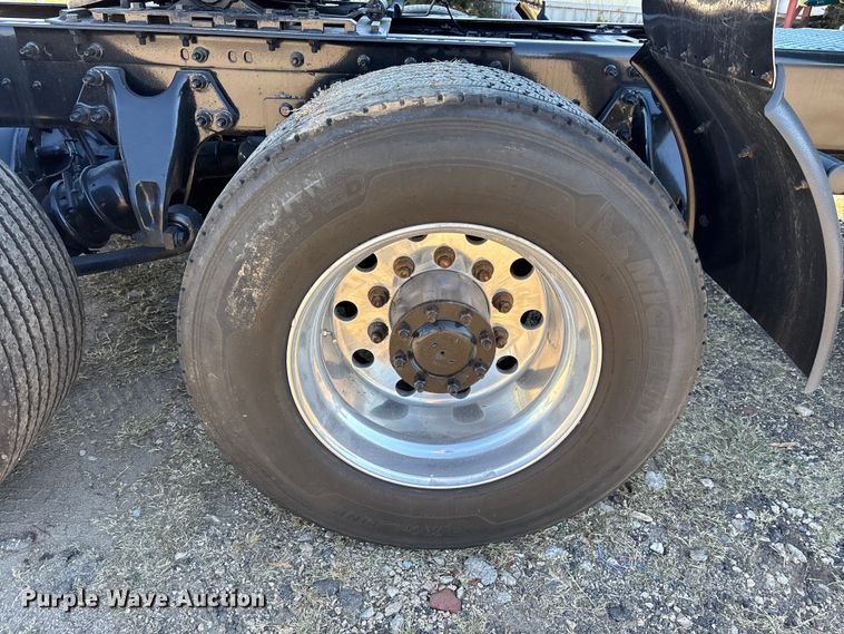 image for item EC3907 2020 International LT625 semi truck