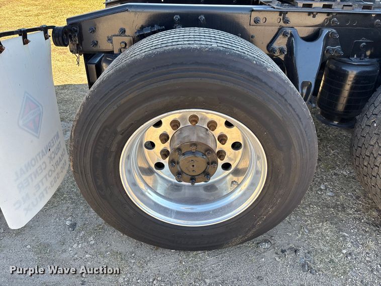 image for item EC3907 2020 International LT625 semi truck