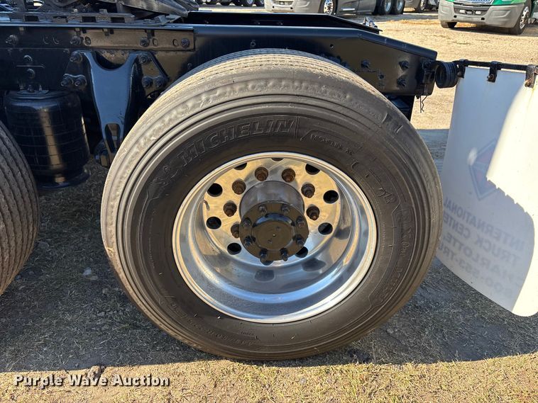 image for item EC3907 2020 International LT625 semi truck