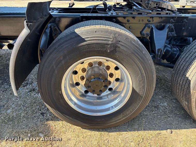 image for item EC3907 2020 International LT625 semi truck