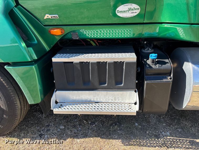 image for item EC3908 2020 International LT625 semi truck