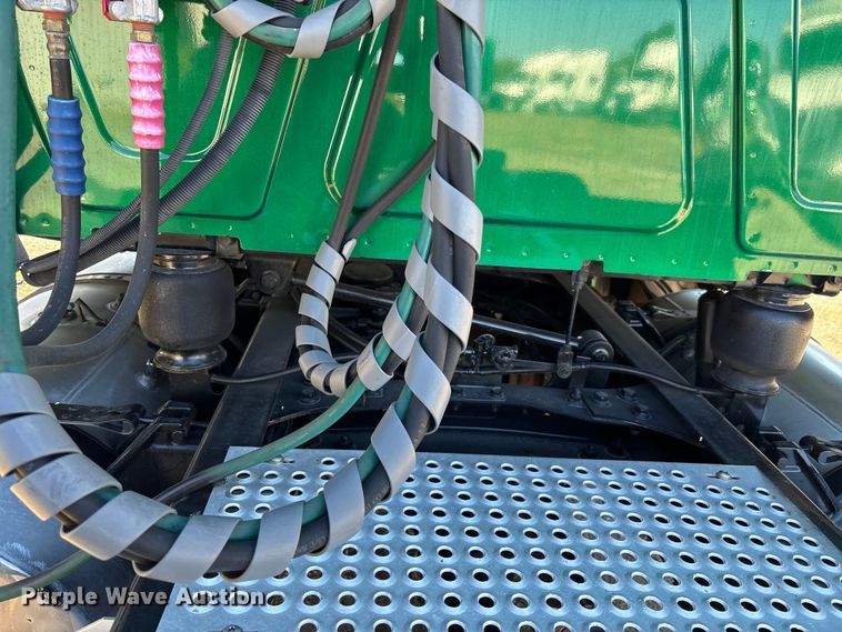 image for item EC3908 2020 International LT625 semi truck