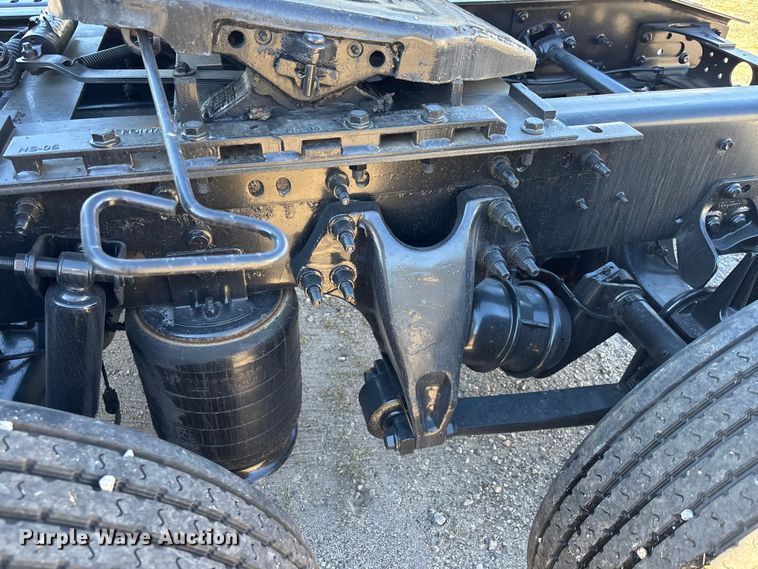 image for item EC3908 2020 International LT625 semi truck