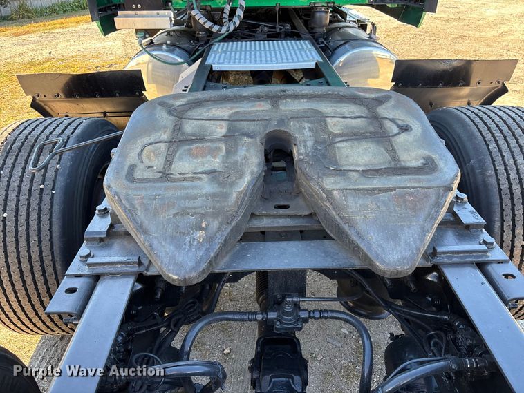 image for item EC3908 2020 International LT625 semi truck