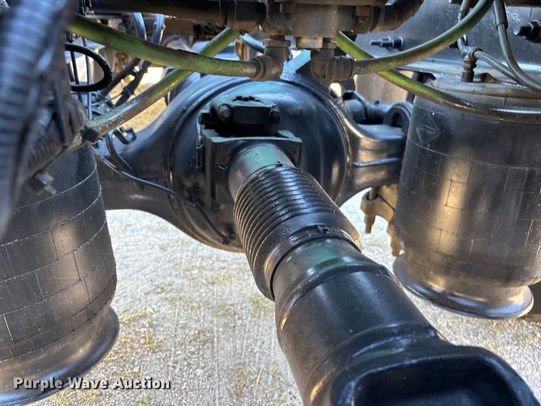 image for item EC3908 2020 International LT625 semi truck