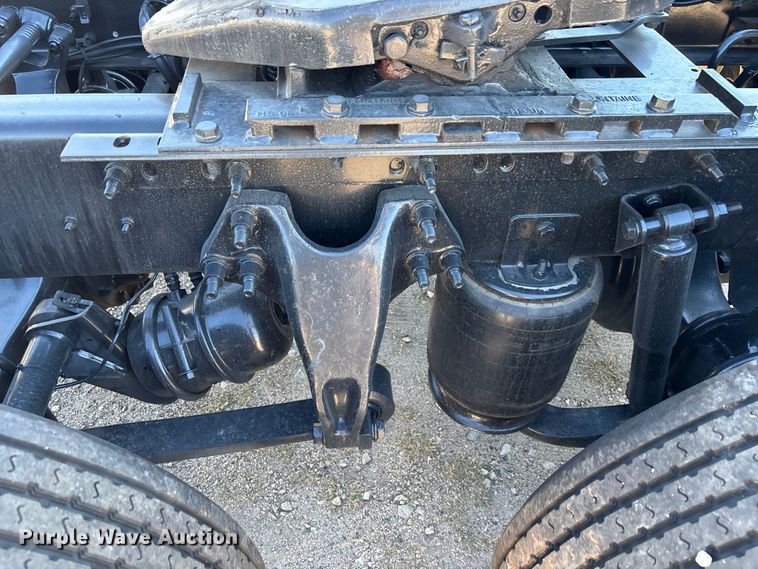 image for item EC3908 2020 International LT625 semi truck