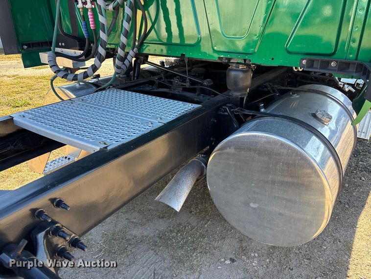 image for item EC3908 2020 International LT625 semi truck