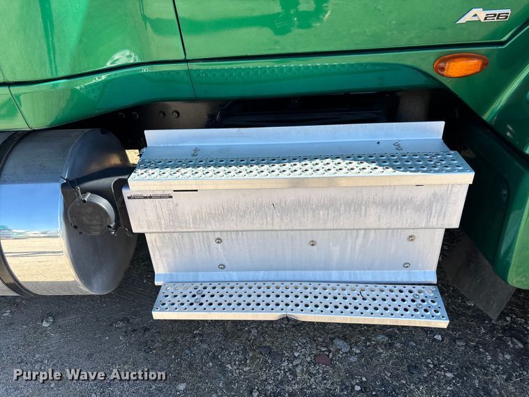 image for item EC3908 2020 International LT625 semi truck