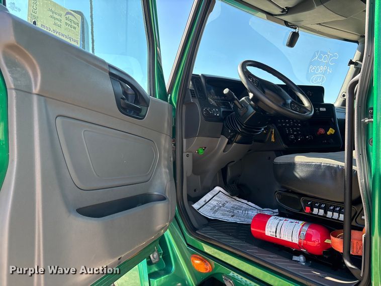 image for item EC3908 2020 International LT625 semi truck