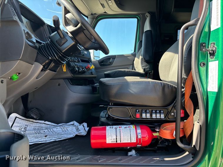 image for item EC3908 2020 International LT625 semi truck