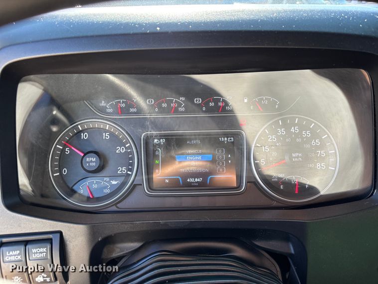 image for item EC3908 2020 International LT625 semi truck