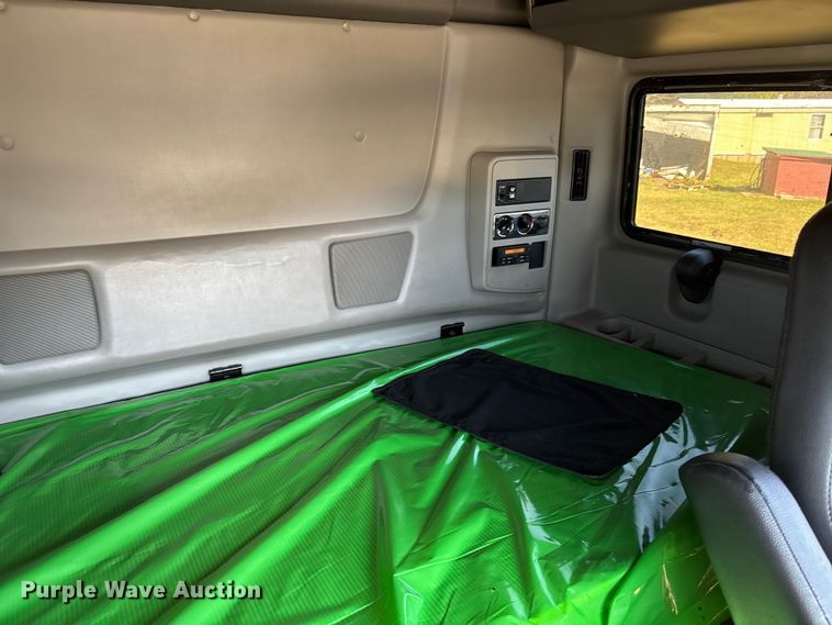 image for item EC3908 2020 International LT625 semi truck