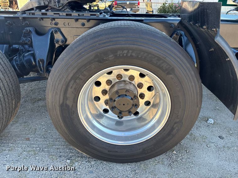 image for item EC3908 2020 International LT625 semi truck