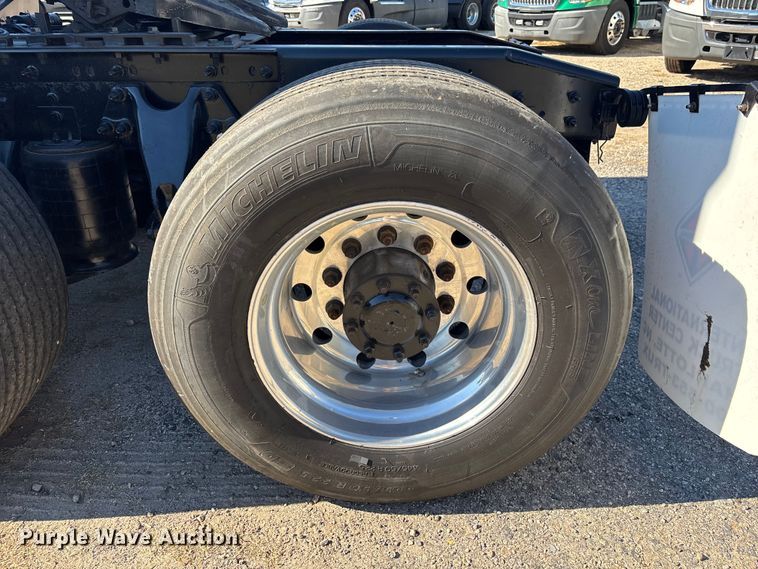 image for item EC3908 2020 International LT625 semi truck