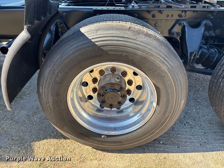 image for item EC3908 2020 International LT625 semi truck