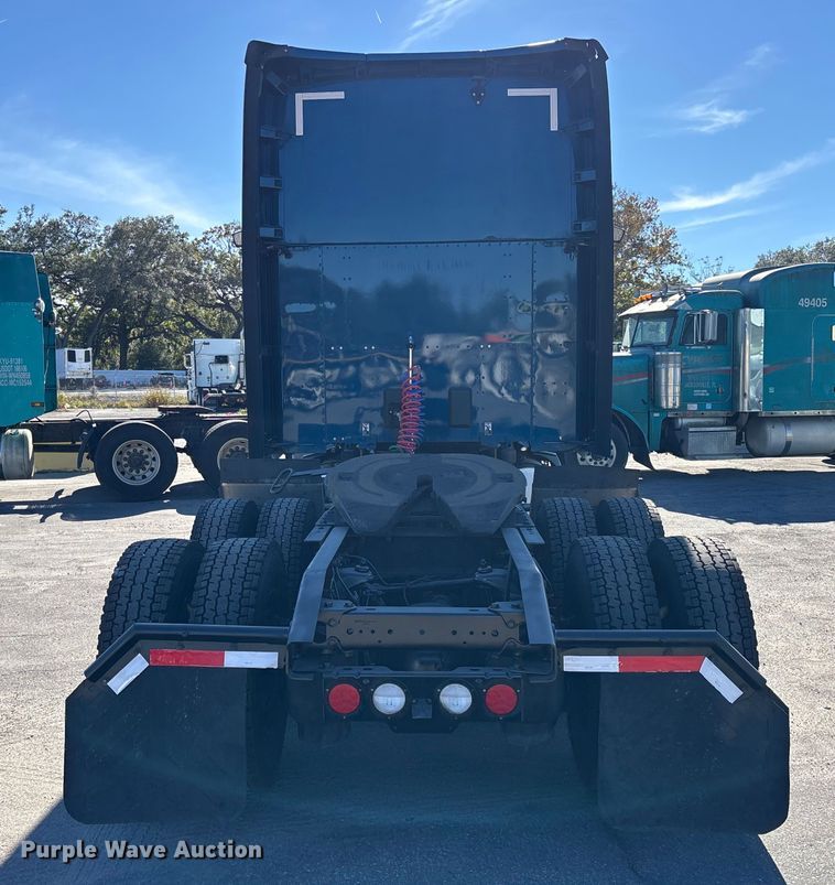 image for item EC3912 2019 Kenworth T680 semi truck