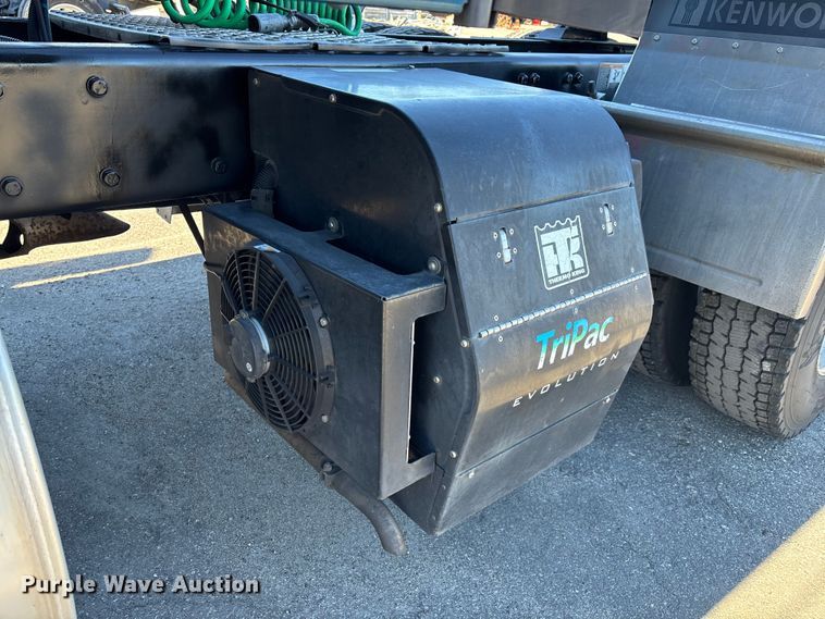 image for item EC3912 2019 Kenworth T680 semi truck