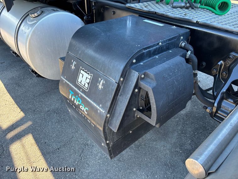 image for item EC3912 2019 Kenworth T680 semi truck