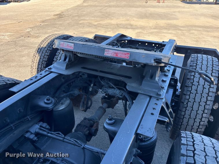 image for item EC3912 2019 Kenworth T680 semi truck