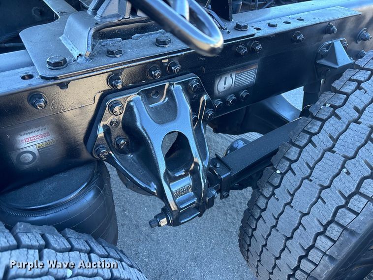 image for item EC3912 2019 Kenworth T680 semi truck