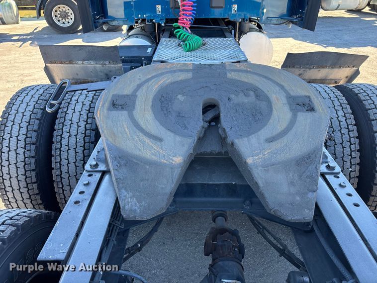 image for item EC3912 2019 Kenworth T680 semi truck