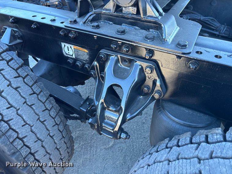 image for item EC3912 2019 Kenworth T680 semi truck