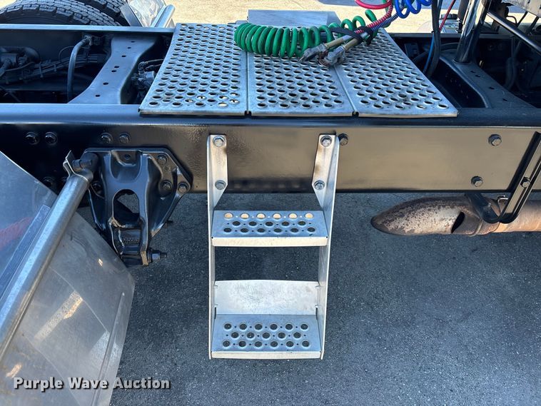 image for item EC3912 2019 Kenworth T680 semi truck