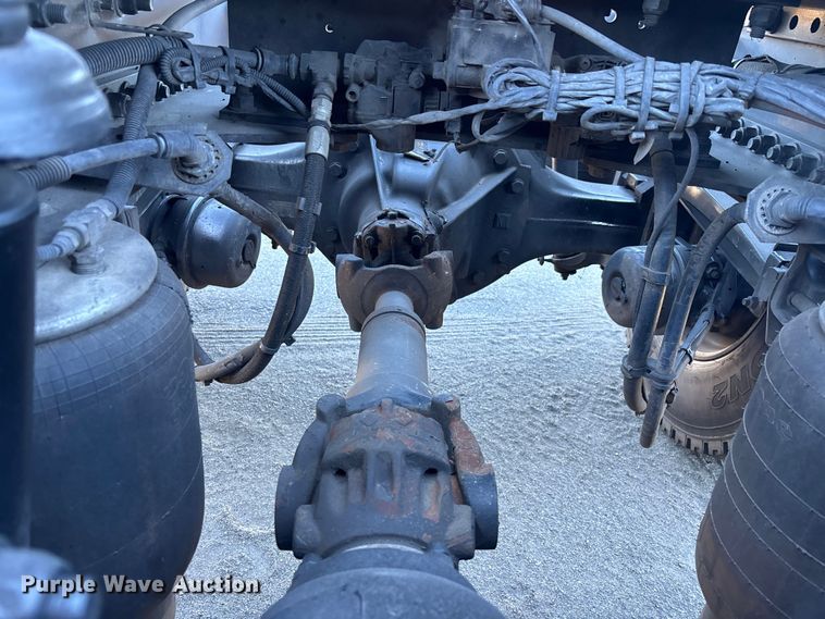 image for item EC3912 2019 Kenworth T680 semi truck