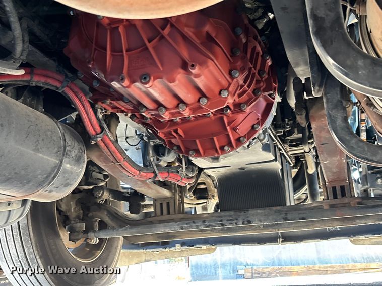 image for item EC3912 2019 Kenworth T680 semi truck