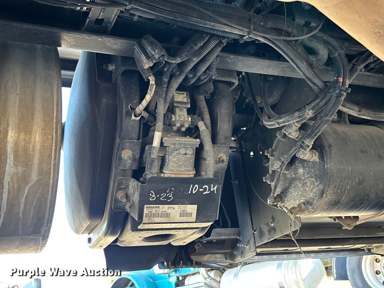 image for item EC3912 2019 Kenworth T680 semi truck