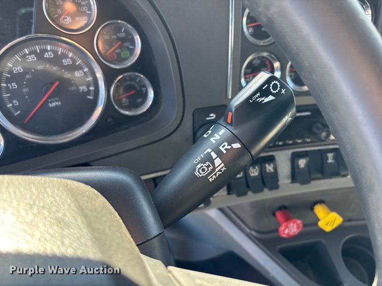 image for item EC3912 2019 Kenworth T680 semi truck