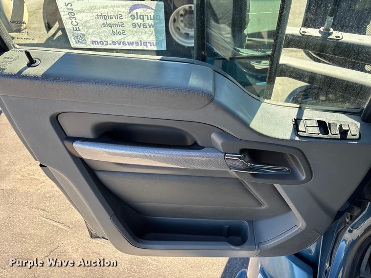 image for item EC3912 2019 Kenworth T680 semi truck