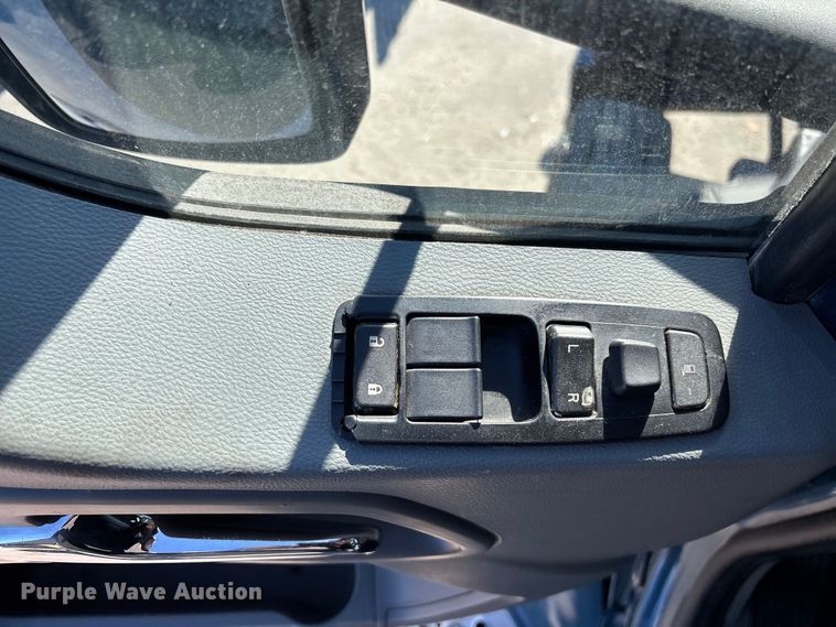 image for item EC3912 2019 Kenworth T680 semi truck