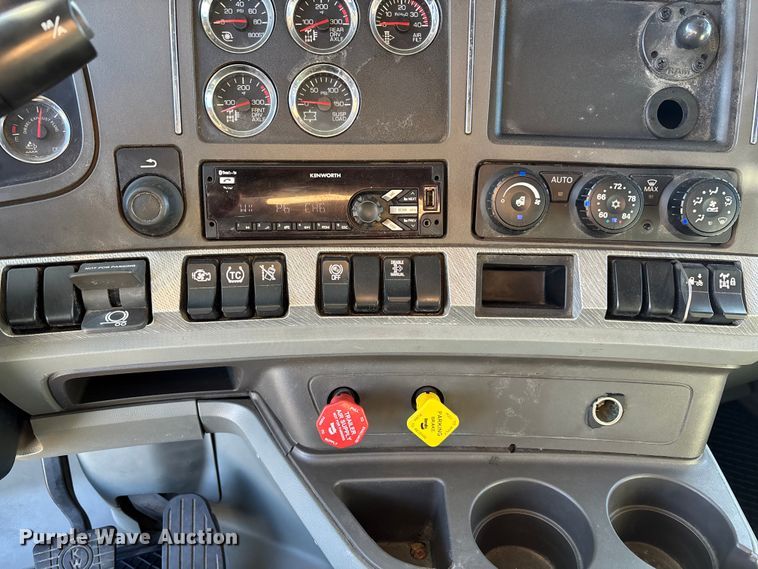 image for item EC3912 2019 Kenworth T680 semi truck