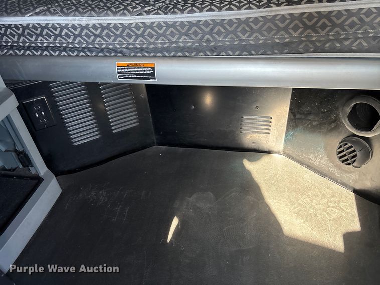 image for item EC3912 2019 Kenworth T680 semi truck