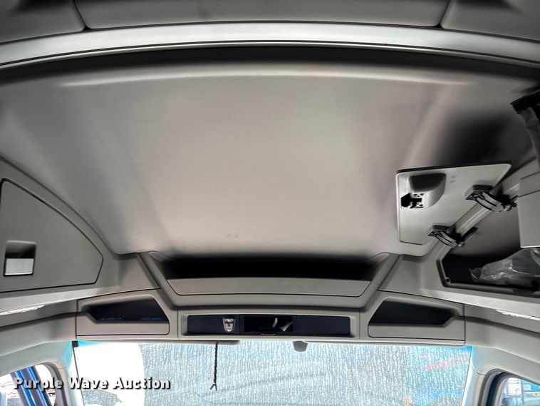 image for item EC3912 2019 Kenworth T680 semi truck