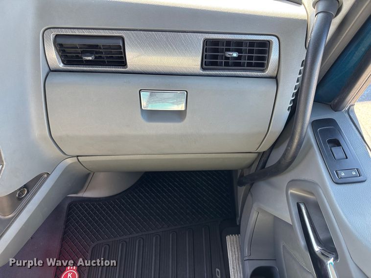 image for item EC3912 2019 Kenworth T680 semi truck