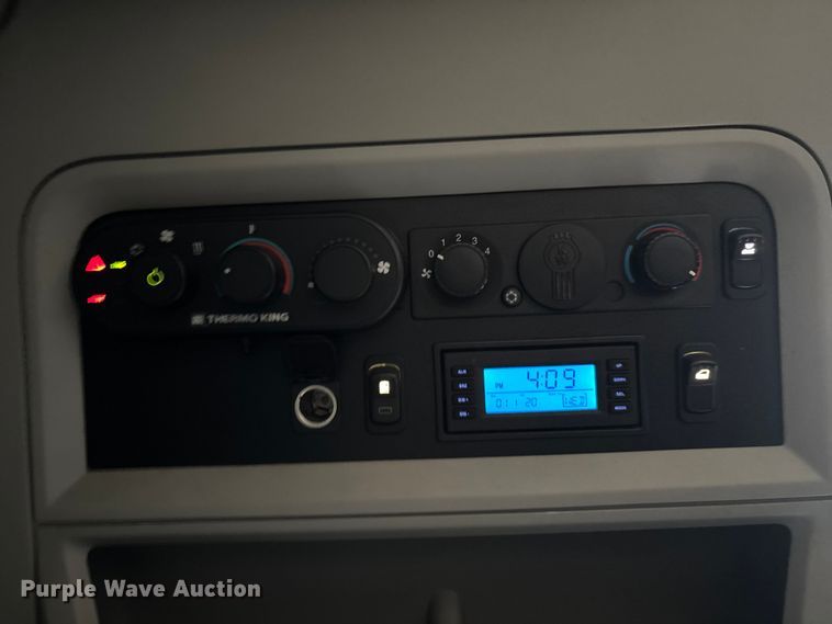 image for item EC3912 2019 Kenworth T680 semi truck