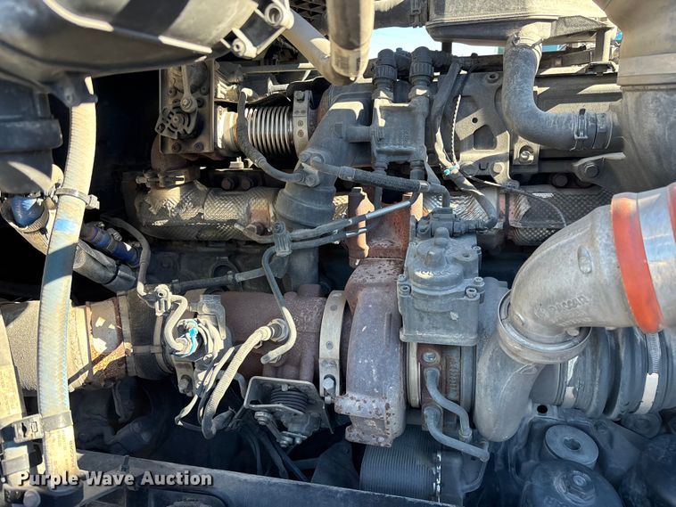 image for item EC3912 2019 Kenworth T680 semi truck